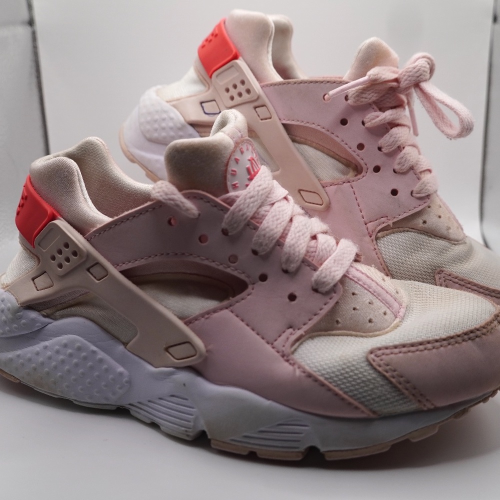 NIKE HUARACHE RUN YOUTH  "Pink Foam" Size 4y